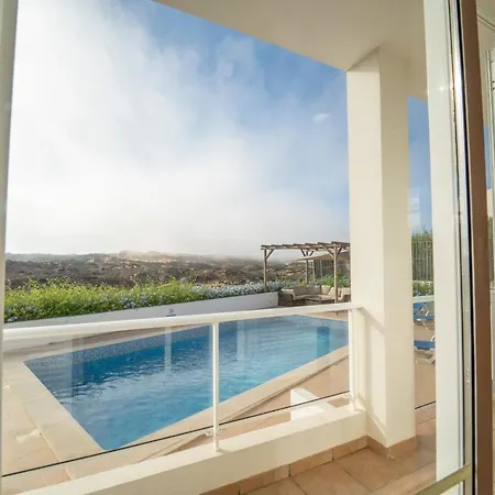 Seascape Villa *